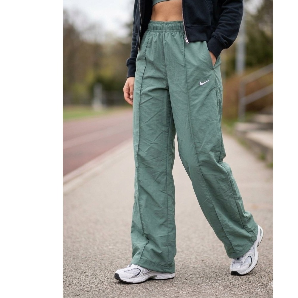 Nike Sportswear Everything Wovens Mid Rise Open Hem Pants Womens M (29x30) Green